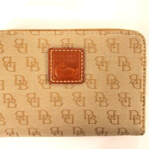 Dooney & Bourke tan wallet womens Like New
